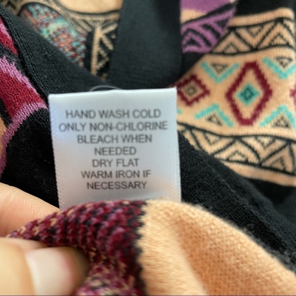 Nollie Colorful Aztec Pattern Cardigan - Picture 7 of 9